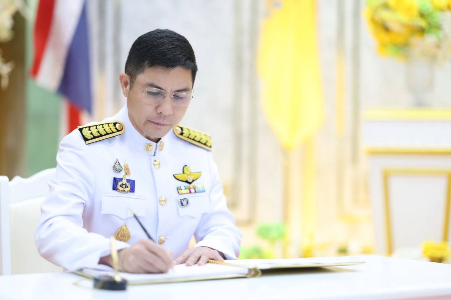 ธ.ก.ส. จัดพิธีลงนามถวายพระพรชัยมงคล พระบาทสมเด็จพระเจ้าอยู่หัว เนื่องในโอกาสวันฉัตรมงคล 2568