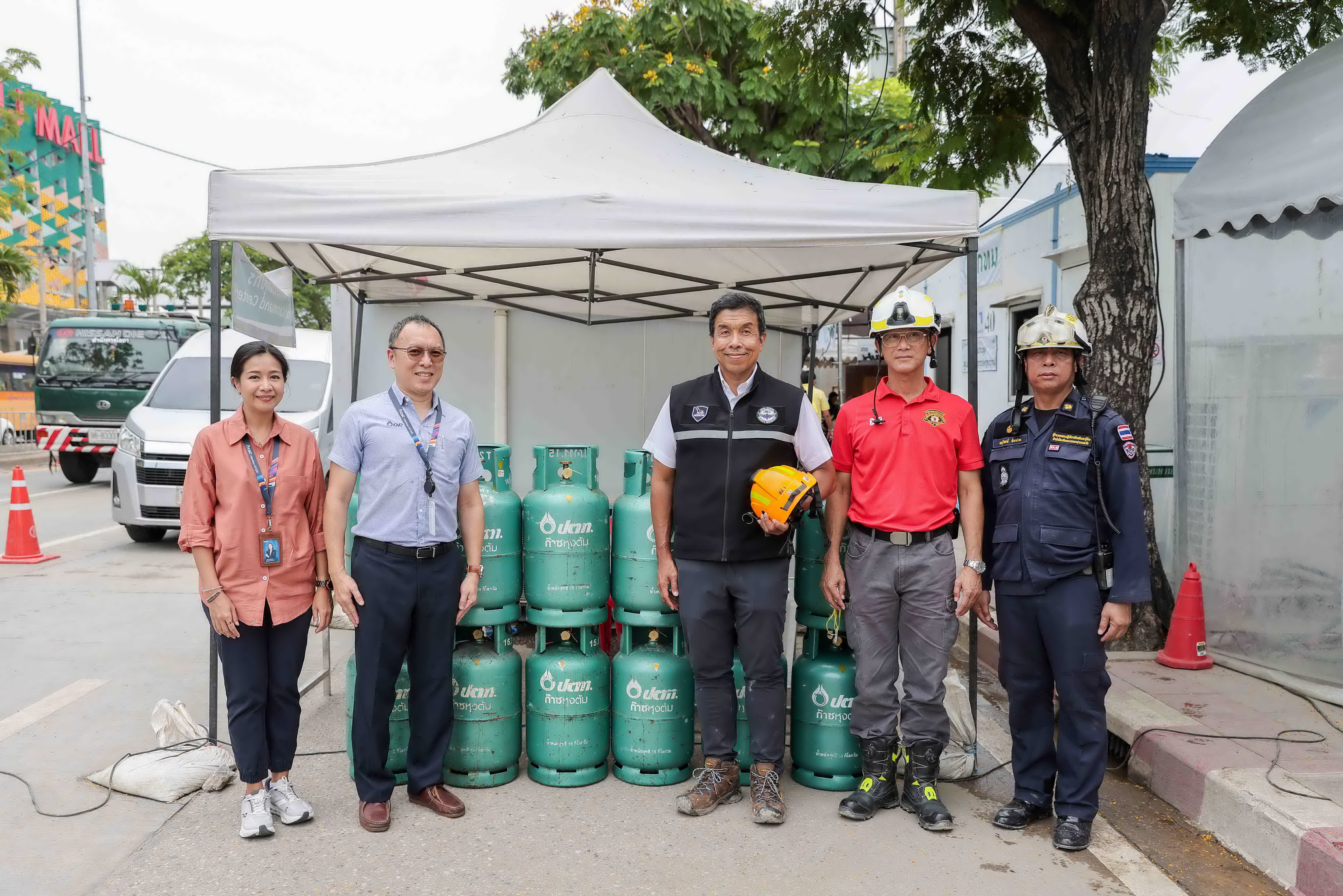 OR มอบก๊าซหุงต้ม ปตท. แก่ กทม. เพื่อสนับสนุนภารกิจค้นหาผู้สูญหายในพื้นที่อาคารถล่ม
