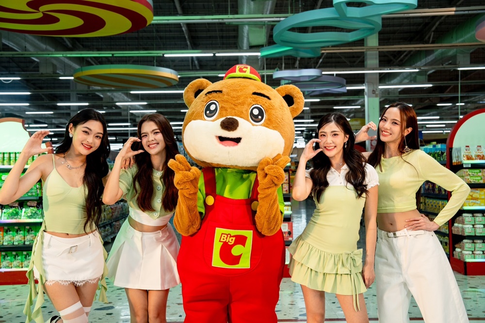 บิ๊กซี เปิดตัว MV เพลงใหม่“บิ๊ก บิ๊กซี” สร้างภาพลักษณ์สดใหม่ ตอกย้ำประสบการณ์ความสนุก ผ่านความสดใสของ 4 สาว Big C Super Girl