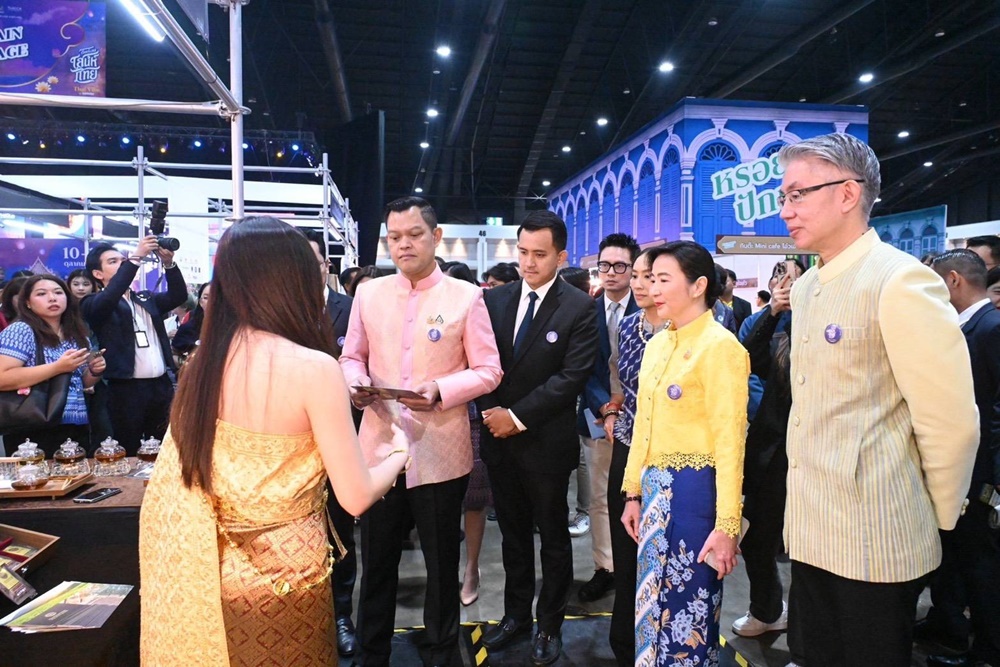 “ธนกร”สั่ง”ดีพร้อม”หนุนคนละครึ่งพลัส ตามนโยบายของนายกฯ เร่งผลักดันผู้ประกอบการรายย่อยเปลี่ยนผ่านสู่ Digital Payment