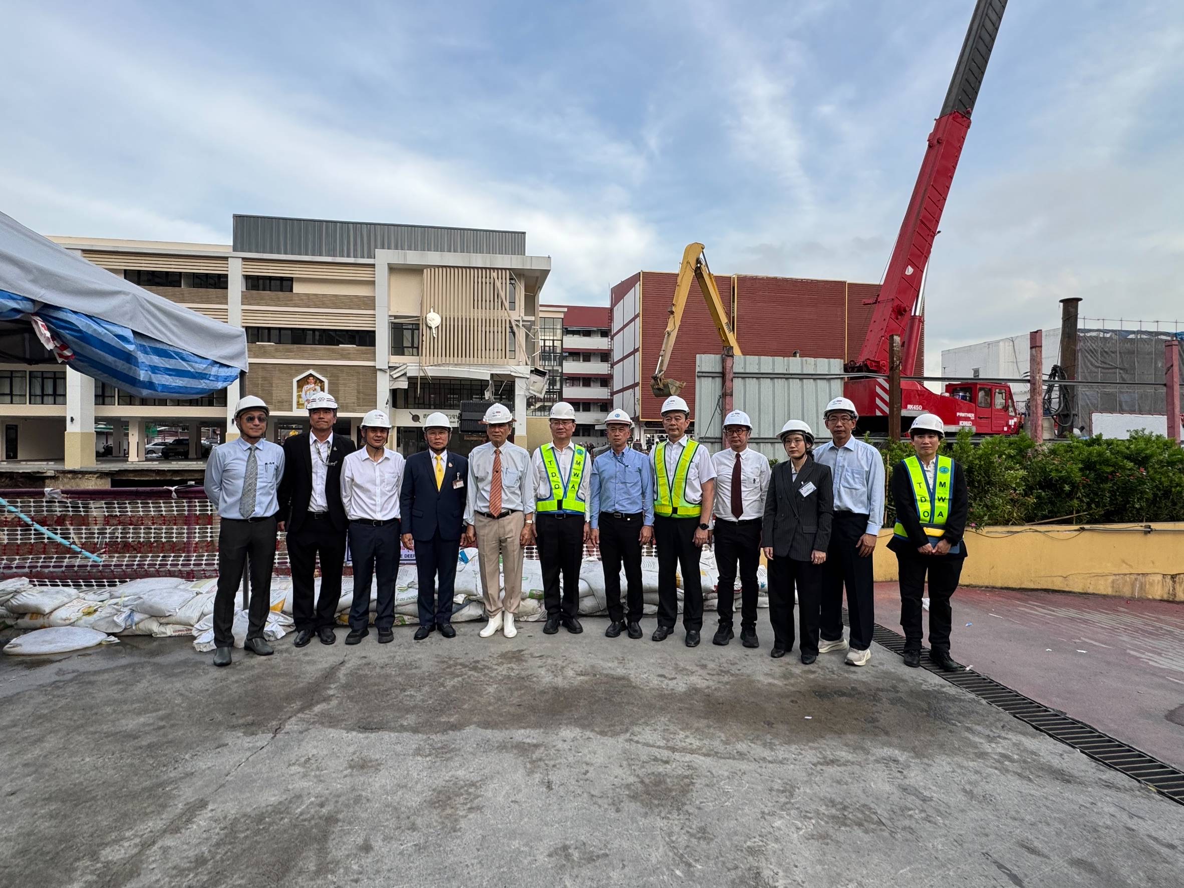 กปน. ร่วมกับคณะกรรมาธิการฯ สภาผู้แทนราษฎร ลงพื้นที่ติดตามการแก้ไขปัญหา กรณีถนนสามเสนทรุดตัว