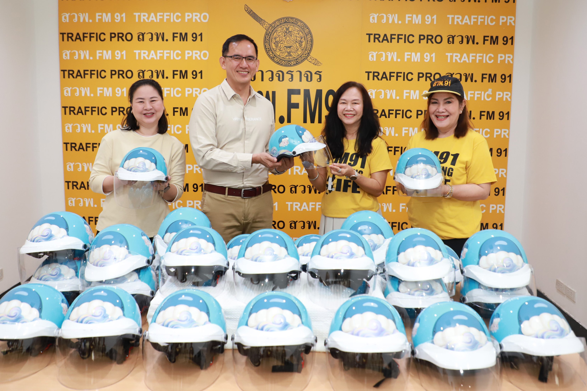 วิริยะประกันภัย มอบหมวกนิรภัยวัยใสแก่ สวพ.FM91ร่วมสร้างเยาวชนต้นแบบสวมหมวกนิรภัย 100