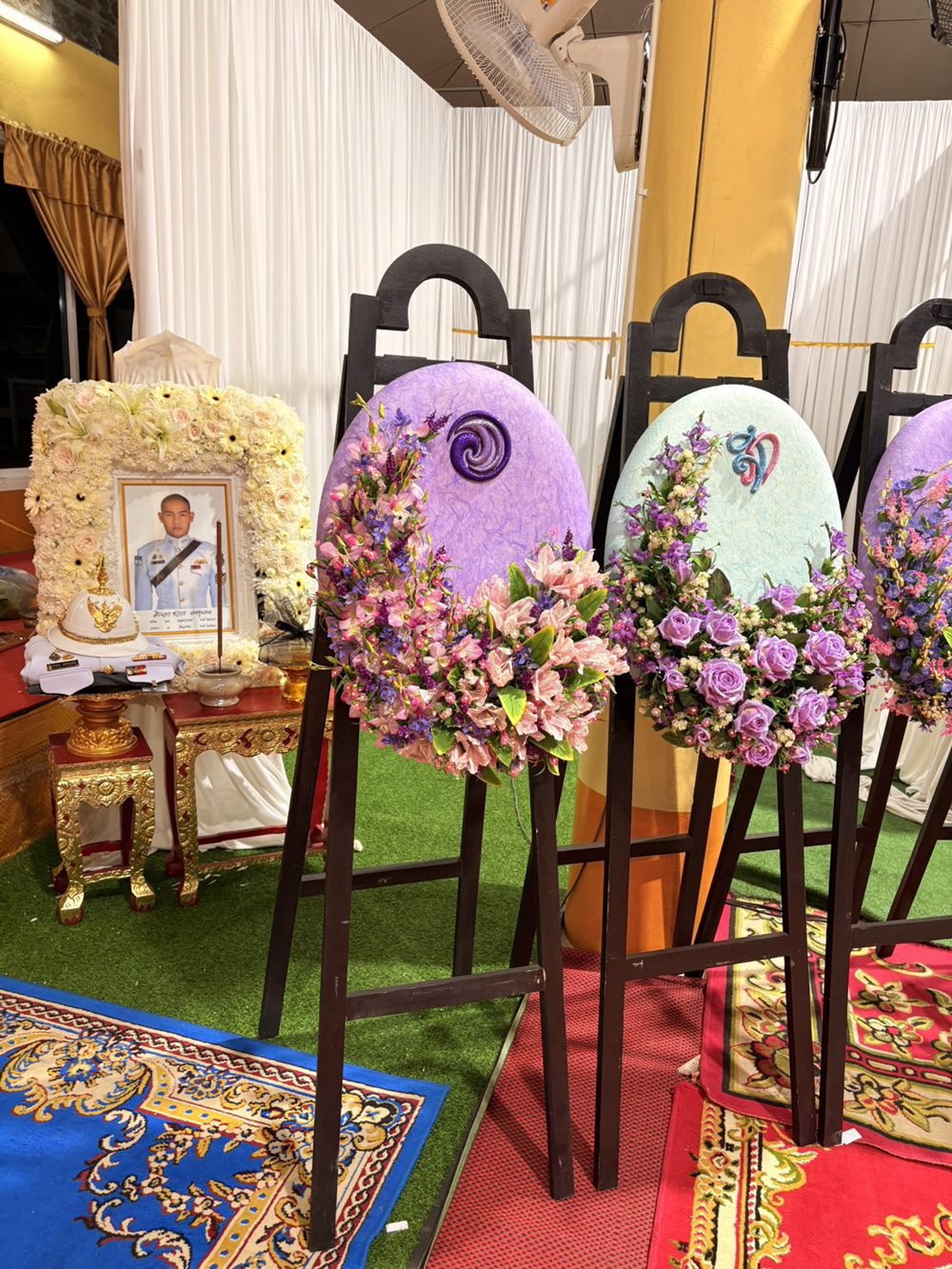 ธ.ก.ส.ร่วมแสดงความอาลัยและสดุดีวีรชน 2 ทหารกล้าจากเหตุการณ์ความไม่สงบชายแดนไทย-กัมพูชา พร้อมยกหนี้เงินต้นพร้อมดอกเบี้ยทุกสัญญาเงินกู้  