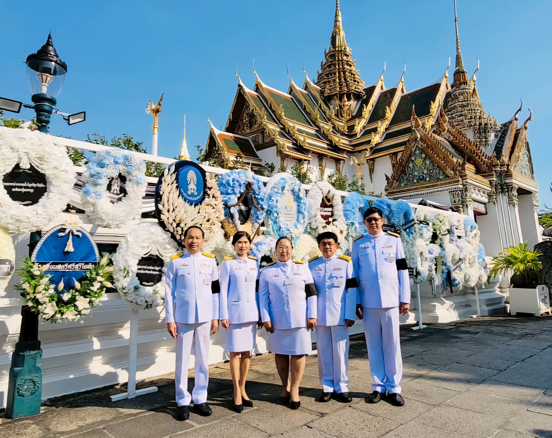 ออมสิน ร่วมเฝ้าฯ ในพิธีธรรมสวดพระอภิธรรมพระบรมศพ สมเด็จพระนางเจ้าสิริกิติ์ พระบรมราชินีนาถ พระบรมราชชนนีพันปีหลวง