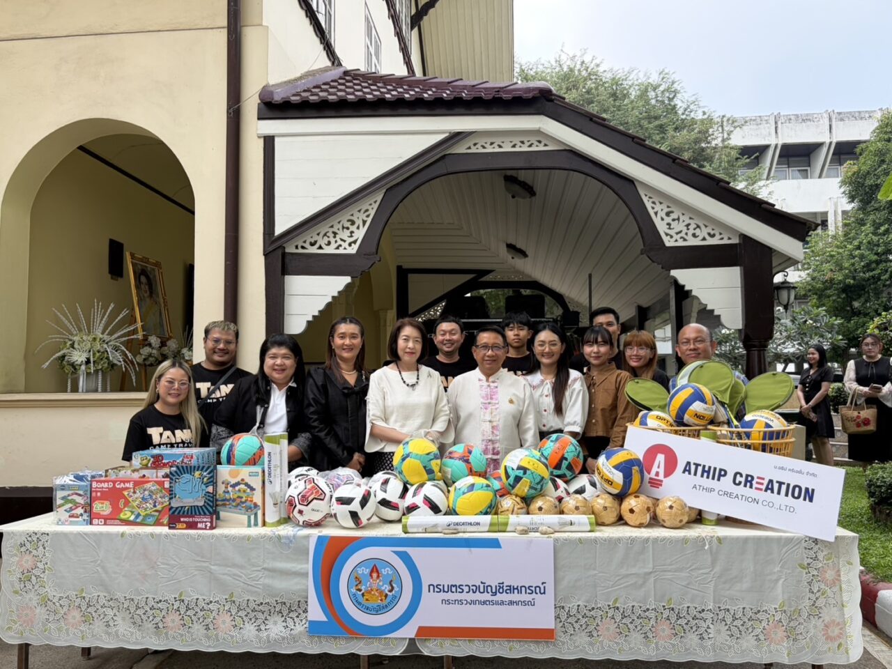 กรมตรวจฯจับมือกลุ่มผู้ใช้รถออฟโรด TANK300 มอบอุปกรณ์กีฬาและสื่อการเรียนเพื่อเด็กน้อยบนดอยสูง จ.แม่ฮ่องสอน “อธิบดีวุฒิพงศ์”เผยหวังเสริมแกร่งสุขภาพเด็กควบคู่การเรียน