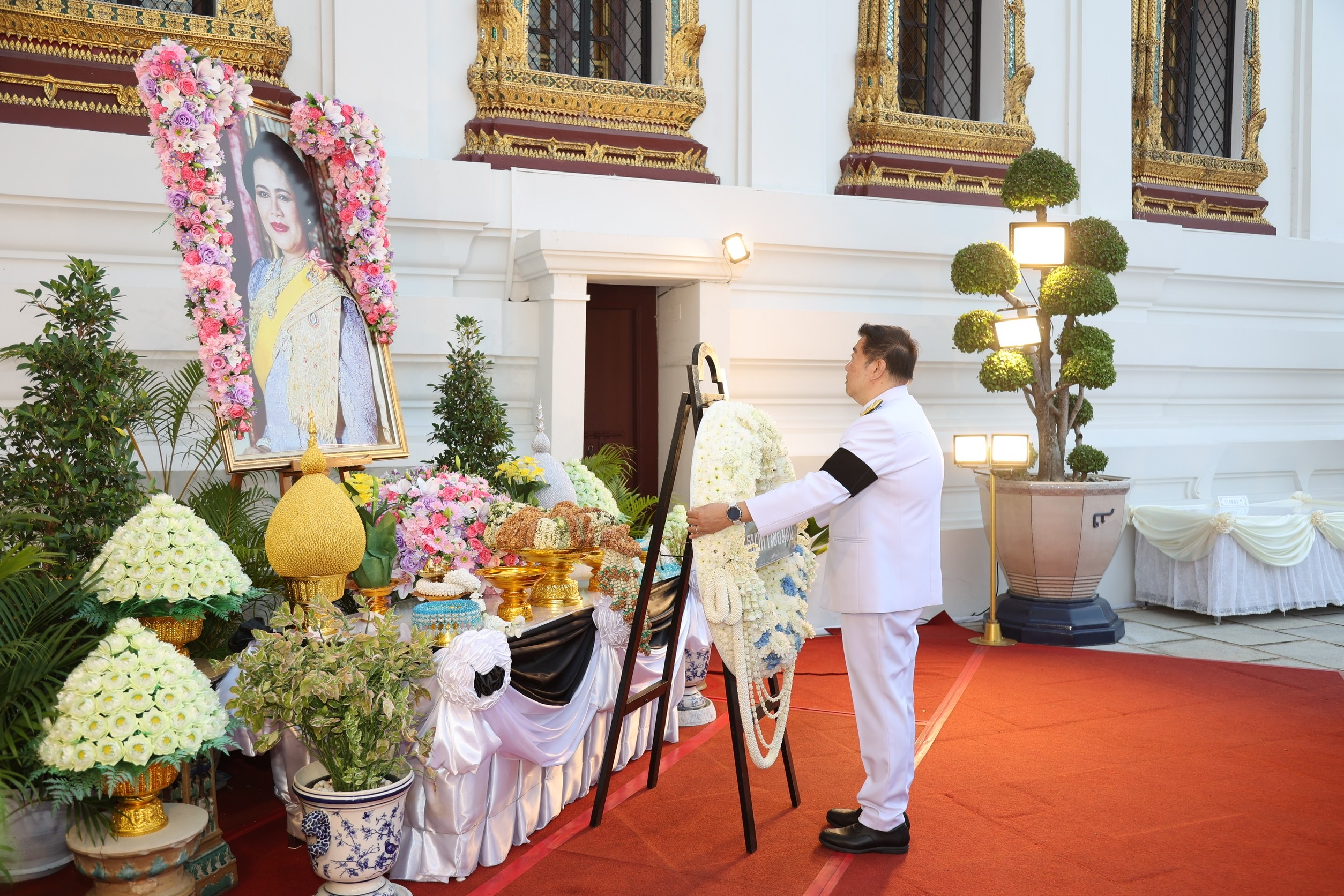 ออมสินร่วมเป็นเจ้าภาพพระพิธีธรรมสวดพระอภิธรรมพระบรมศพ สมเด็จพระนางเจ้าสิริกิติ์ พระบรมราชินีนาถ พระบรมราชชนนีพันปีหลวง