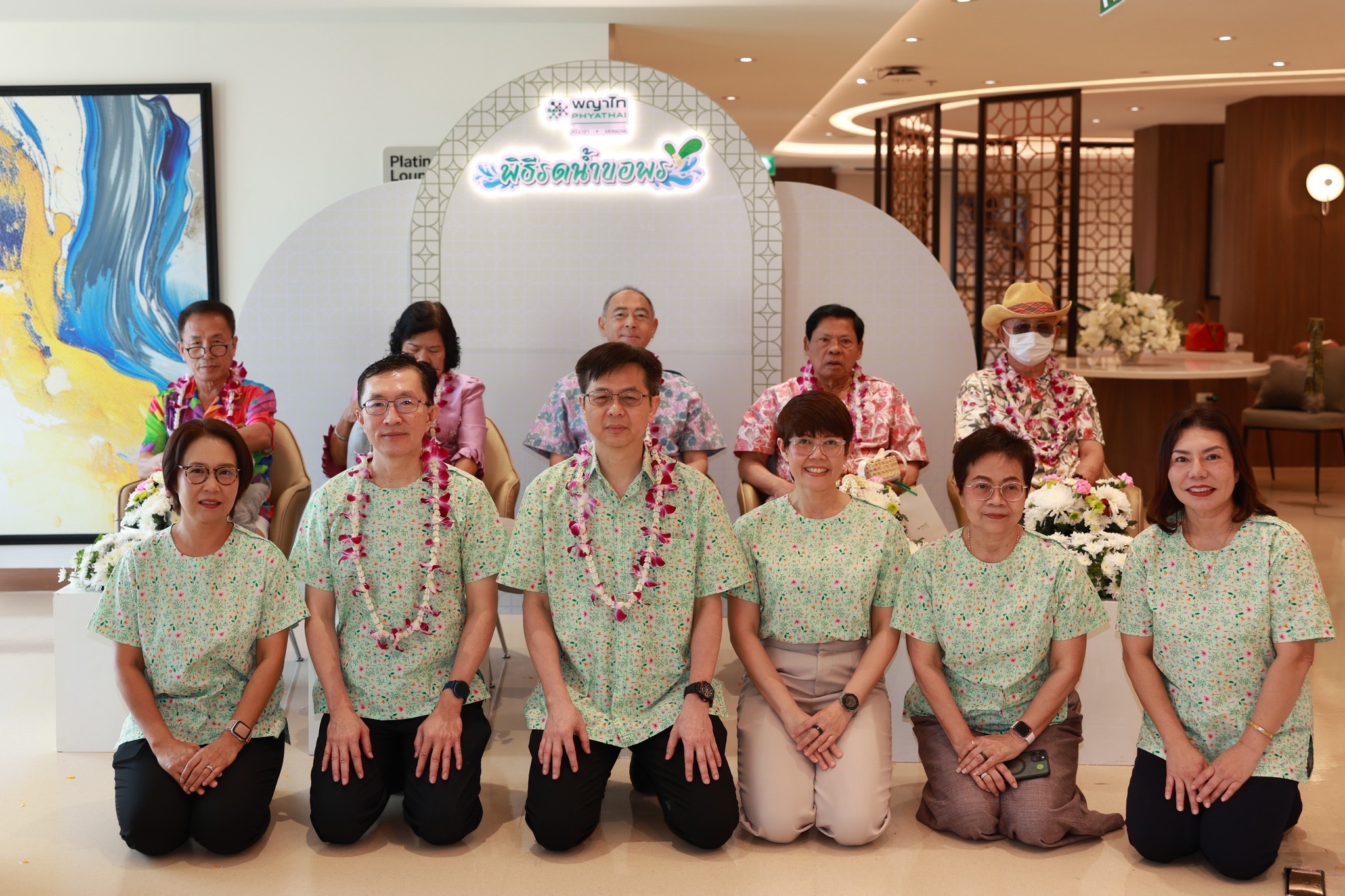 รพ.พญาไทศรีราชา จัดกิจกรรม “รดน้ำขอพรผู้อาวุโส” สืบสานประเพณีไทยช่วงสงกรานต์