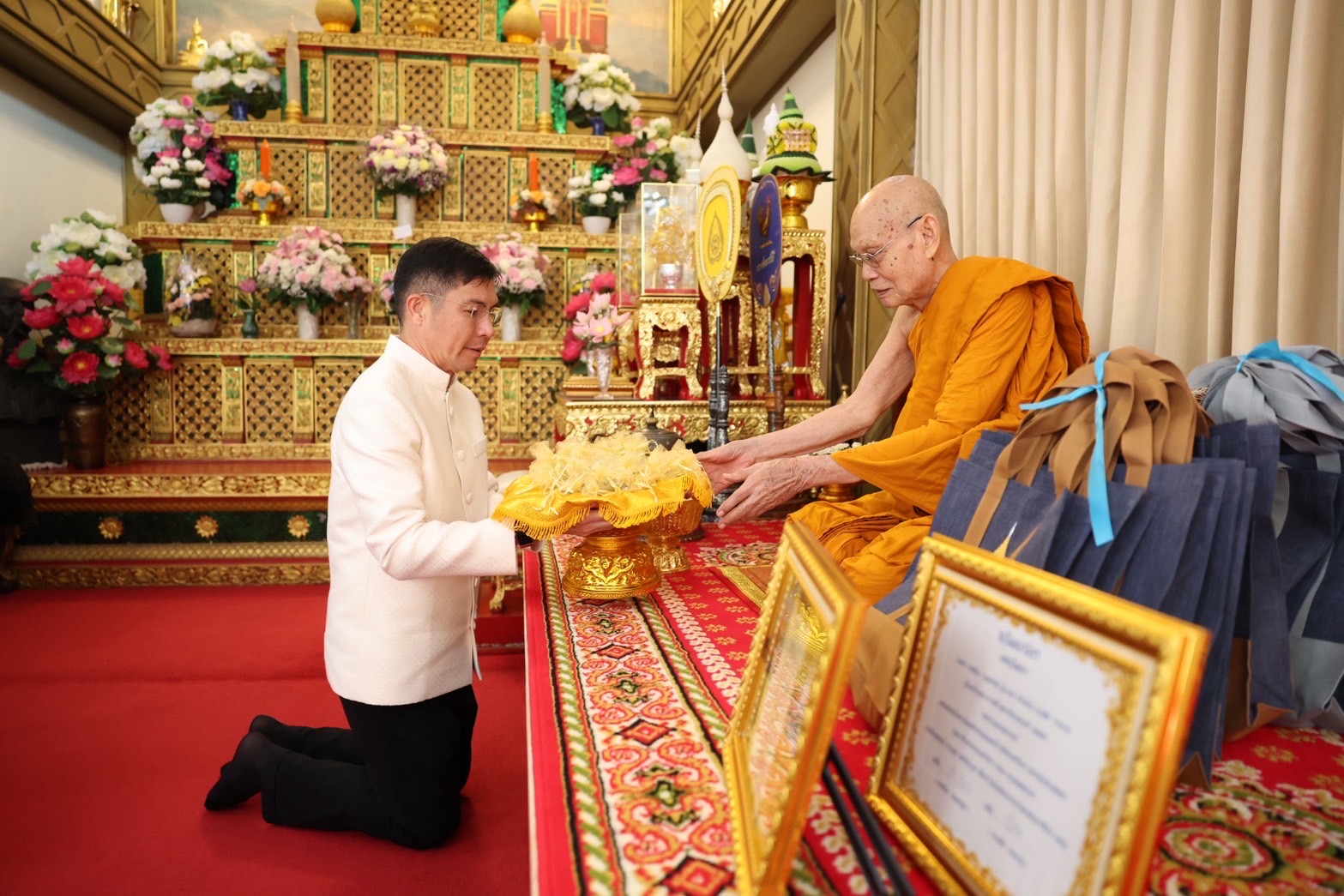 ธ.ก.ส. ร่วมถวายเหรียญพระศรีสัมพุทธมุนี แด่สมเด็จพระราชาคณะสมเด็จพระมหาวชิรมุนีวงศ์