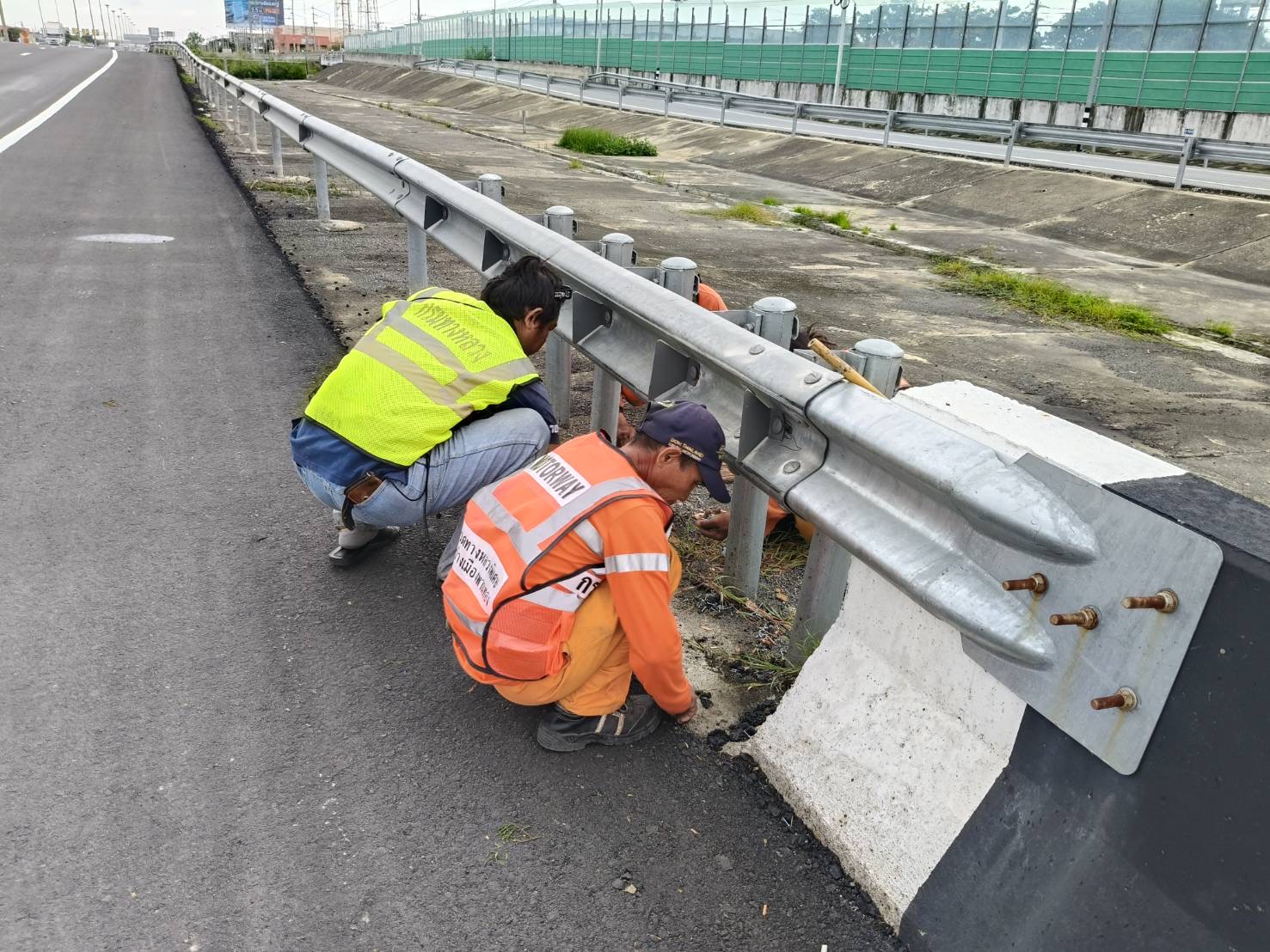 กรมทางหลวงเร่งติดตามรถต้นเหตุทำน็อตตกหล่นบน M7 ยืนยันเปิดการจราจรได้ตามปกติแล้ว