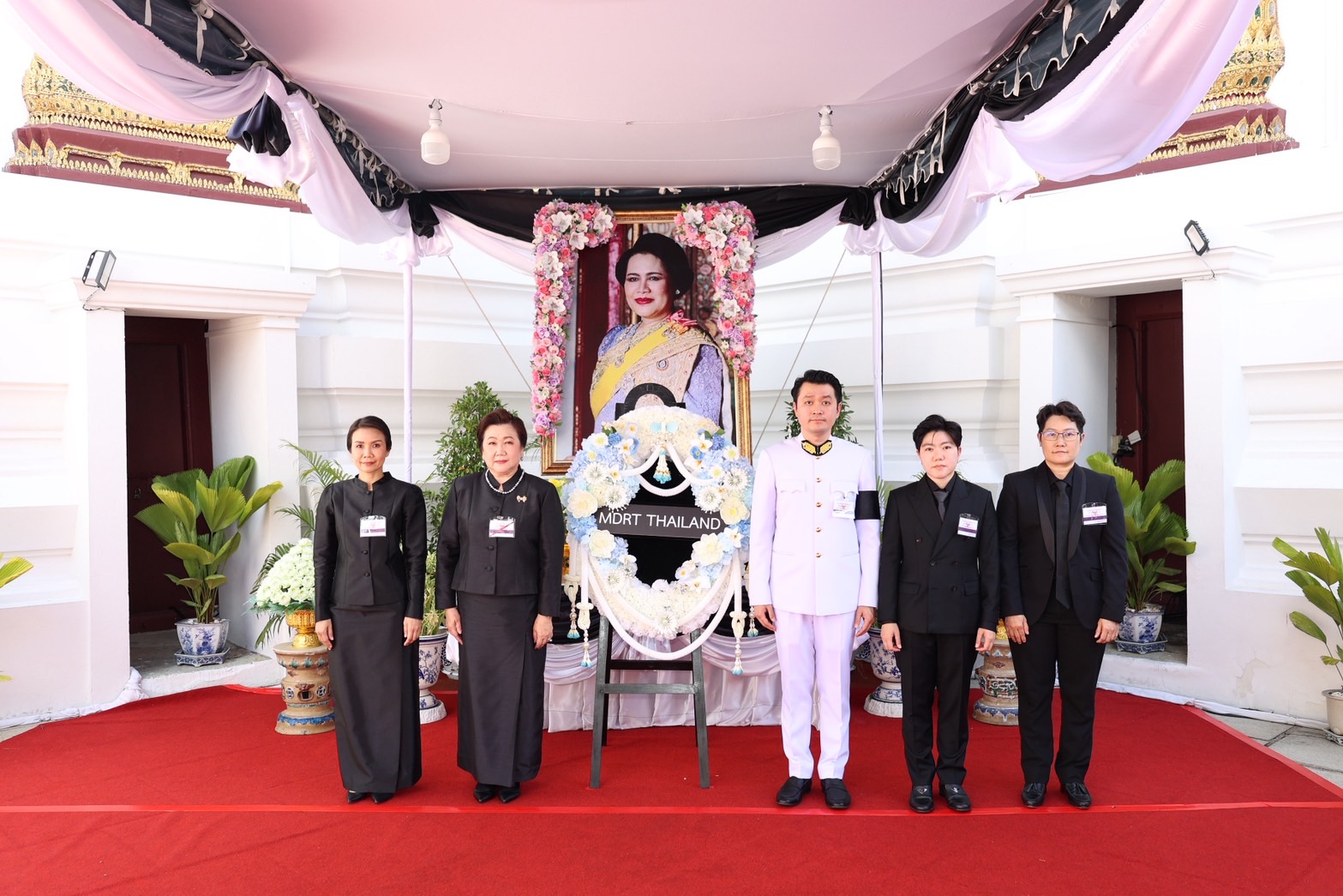 คณะสมาคม MDRT THAILAND ได้รับพระราชทานพระบรมราชานุญาต ร่วมเป็นเจ้าภาพในการบำเพ็ญพระราชกุศลถวายพระบรมศพ สมเด็จพระนางเจ้าสิริกิติ์ พระบรมราชินีนาถ พระบรมราชชนนีพันปีหลวง