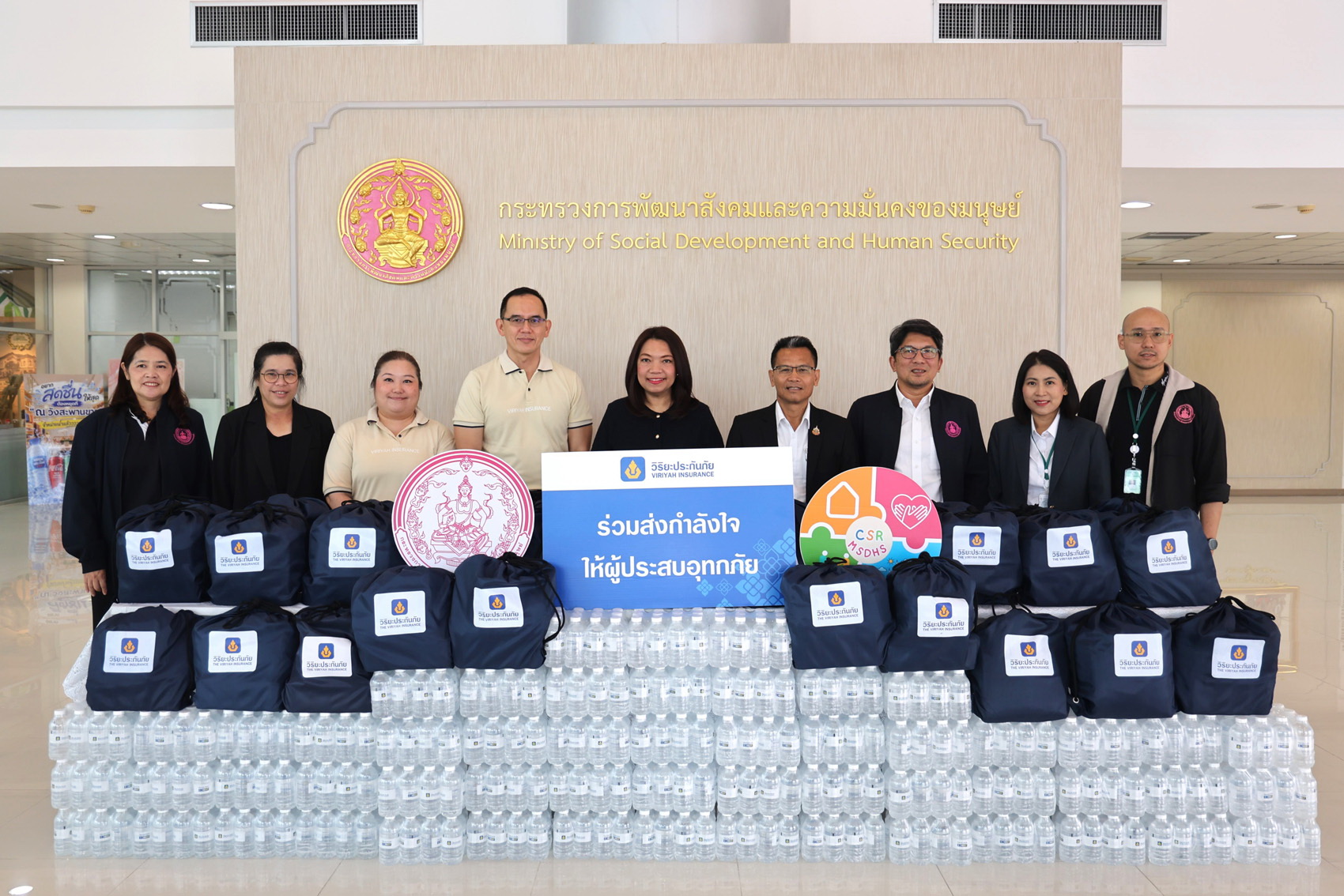วิริยะประกันภัย สนับสนุน พม. ส่งต่อถุงยังชีพดูแลกลุ่มเปราะบางจากสถานการณ์อุทกภัย