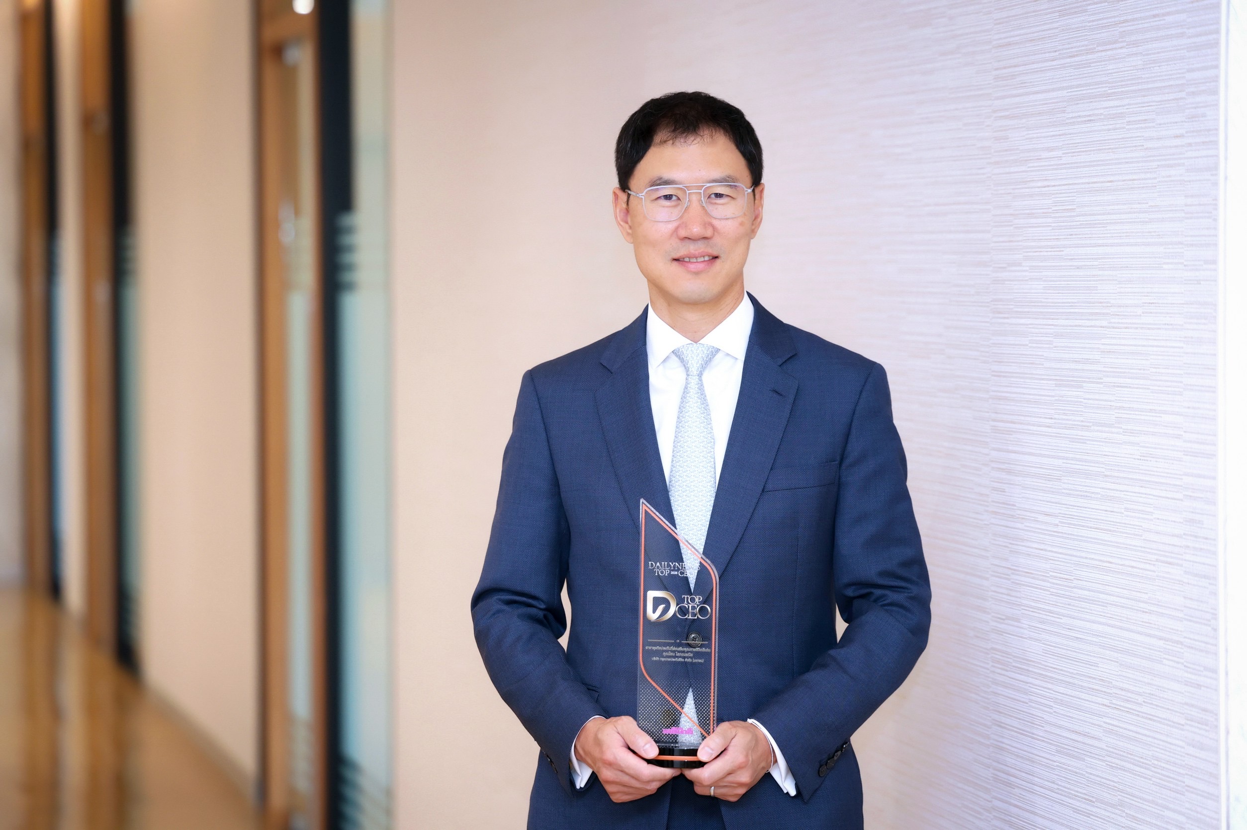 “โชน โสภณพนิช” คว้ารางวัลเกียรติยศ DAILYNEWS TOP CEO 2026 เมื่อ “ความใส่ใจ” คือคำตอบของการเปลี่ยนผ่านสู่ Longevity และการสร้าง “ชีวิตดี 4 ด้าน” ที่ยั่งยืน
